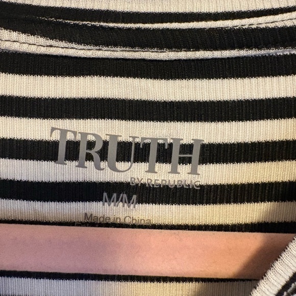 Black and White Striped Long Sleeve Top - Picture 4 of 4